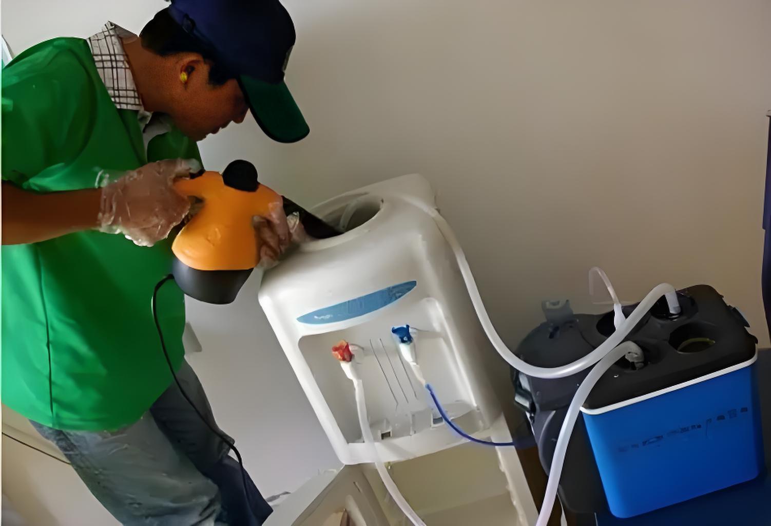 清洗飲水機.jpg 清洗飲水機.jpg